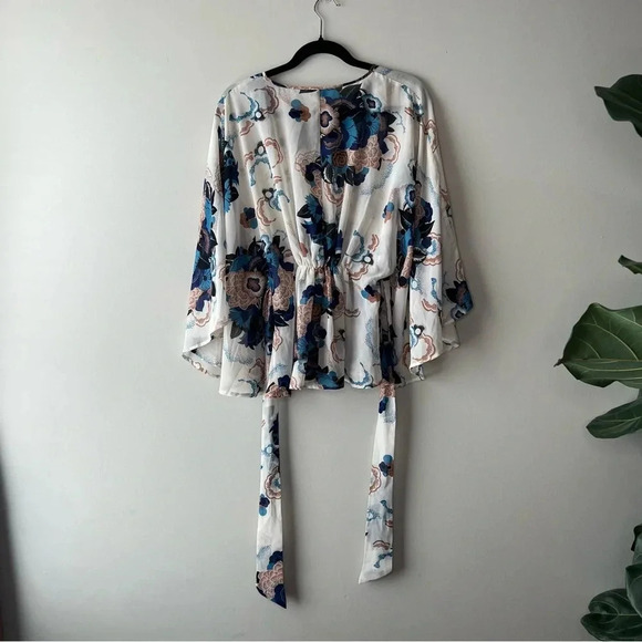 TRAMP sheer floral kimono style blouse butterfly sleeves waist tie size small - Picture 2 of 8